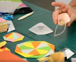 Online origami oktatás - papírpohár és moduláris díszkör