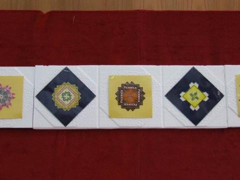 Dekoráció a pályázati paravánon