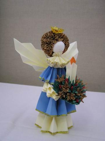 Ácsné Dóczi Éva: Angyal kusudama elemből