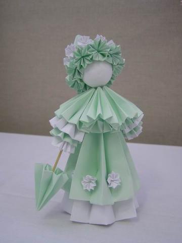 Ácsné Dóczi Éva: Baba kusudama elemből