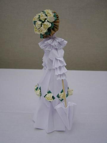 Ácsné Dóczi Éva: Baba kusudama elemből