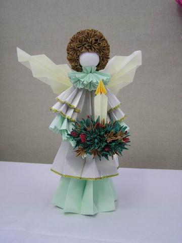 Ácsné Dóczi Éva: Angyal kusudama elemből